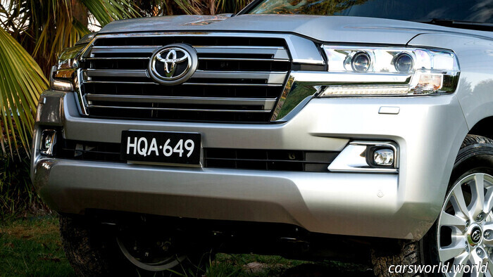 Land Cruiser срезает путь Прямо через Торговый центр | Carscoops